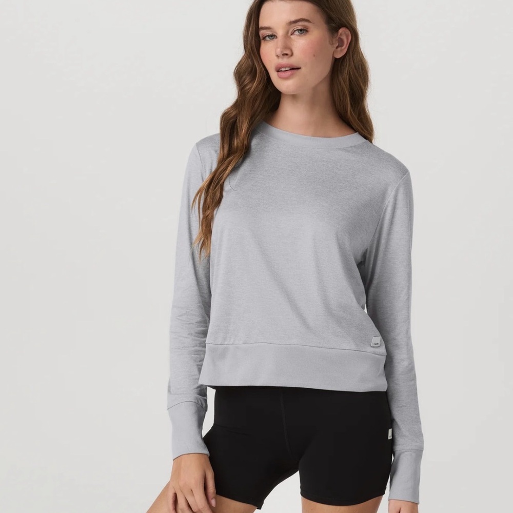 Vuori Daydream Crew Light Heather Gray Women's Top, size Large